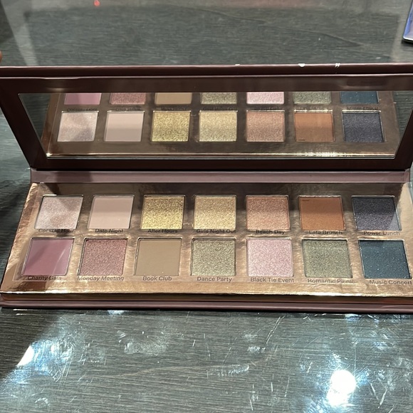 Mally Beauty - Best Dressed Lids Neutrals & Bolds 14 Matte & Shimmer Eyeshadows - Picture 3 of 3